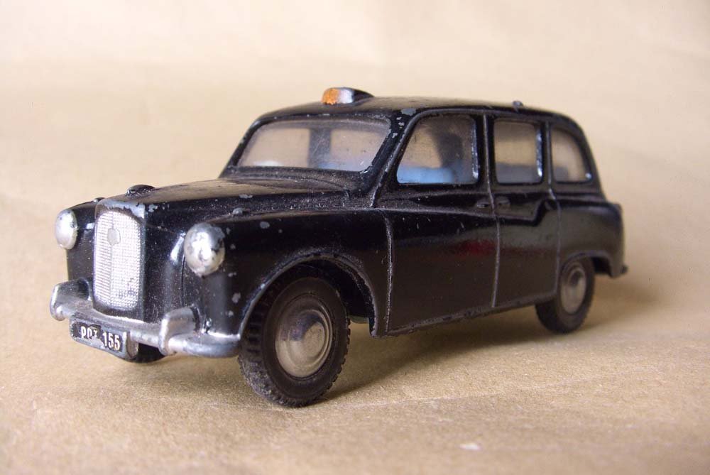 自動車 Tri-ang SPOT-ON 1/42 AUSTIN A60CAMBRIDGE VINTAGE